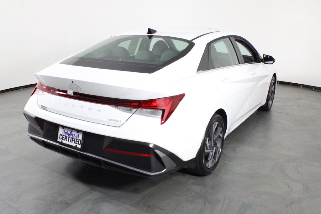 Certified 2026 Hyundai Elantra Limited FWD image 4