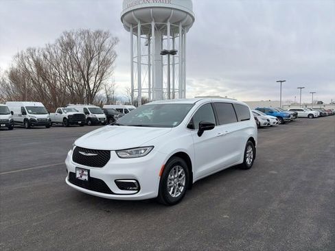 New 2026 Chrysler Pacifica Select FWD image 1