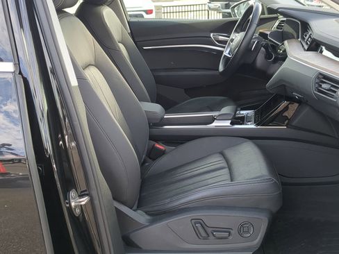 Used 2019 Audi e-tron Premium Plus image 26