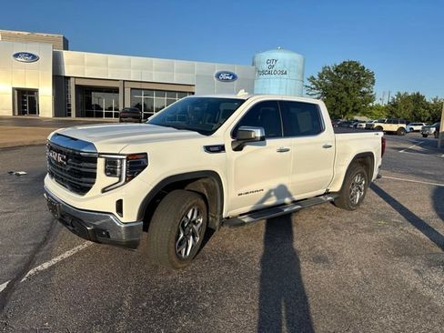 Used 2023 GMC Sierra 1500 SLT w/ SLT Premium Package AWD/4WD image 4