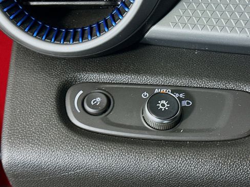 Used 2025 Chevrolet Trax LS image 17