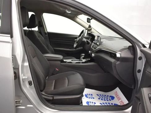 Used 2024 Nissan Altima 2.5 SV FWD image 16
