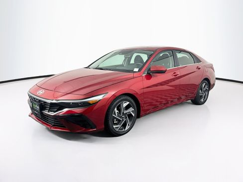 Used 2025 Hyundai Elantra SEL FWD image 3