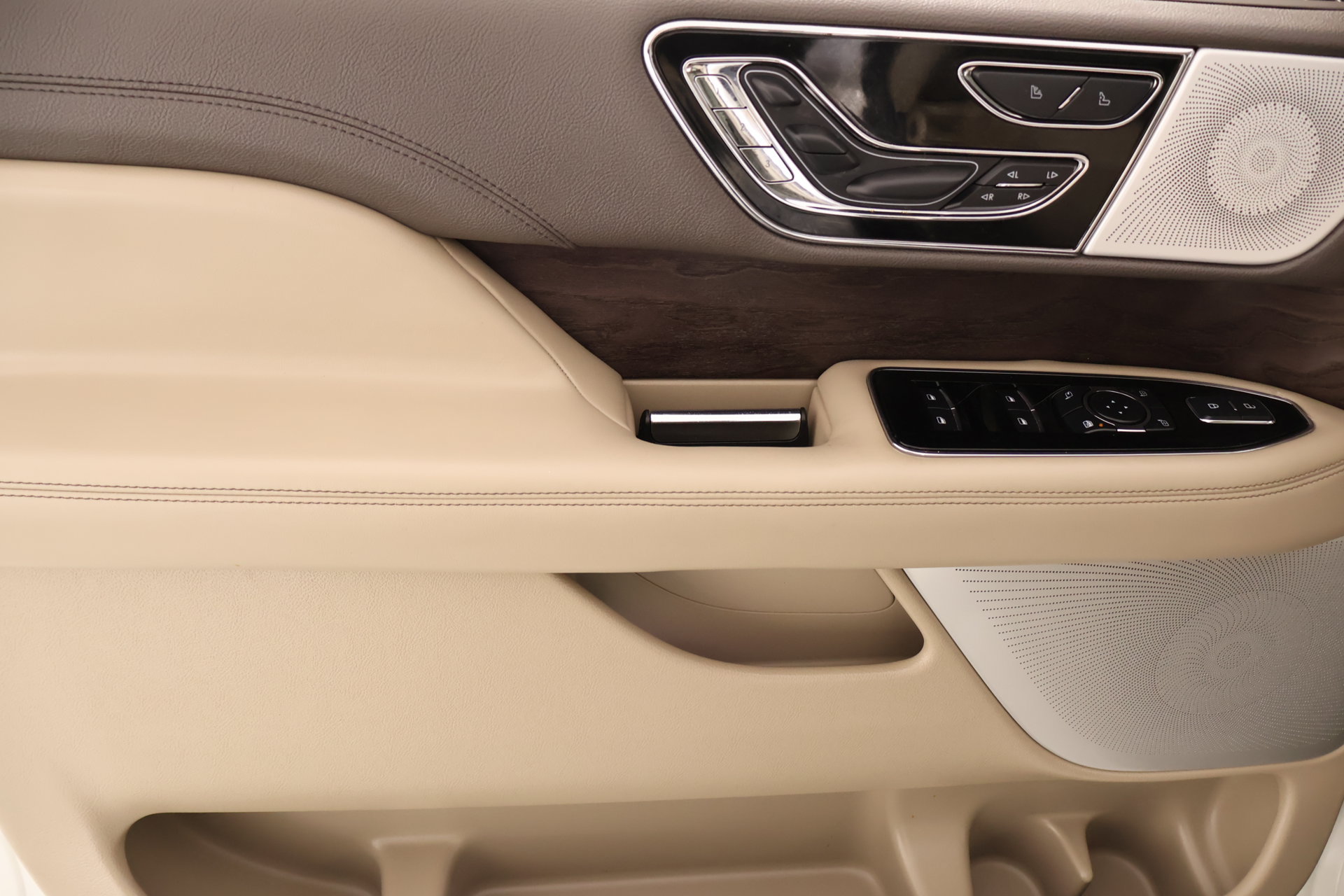 Used 2024 Lincoln Navigator Reserve AWD/4WD image 18