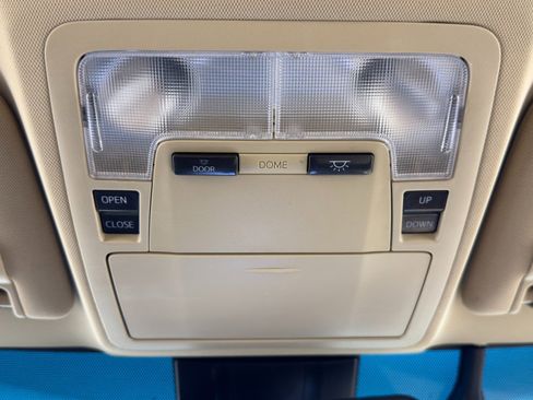 Used 2018 Toyota Avalon XLE Premium image 36