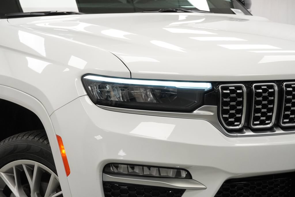Certified 2022 Jeep Grand Cherokee Summit w/ Adv Protech Group IV AWD/4WD image 9