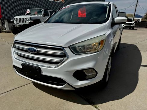 Used 2017 Ford Escape SE image 6