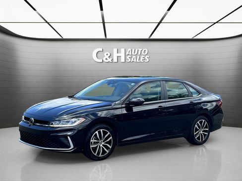 Used 2025 Volkswagen Jetta SE FWD image 1