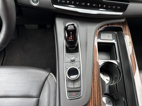 Used 2024 Cadillac Escalade Premium Luxury w/ Performance Package AWD/4WD image 25
