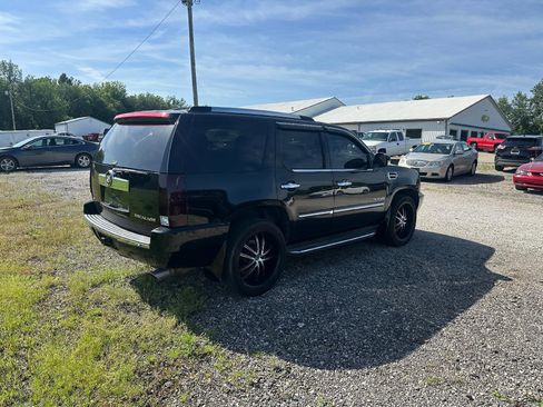 Used 2011 Cadillac Escalade Luxury AWD/4WD image 7