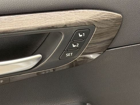 Used 2023 Toyota Highlander Platinum FWD image 18