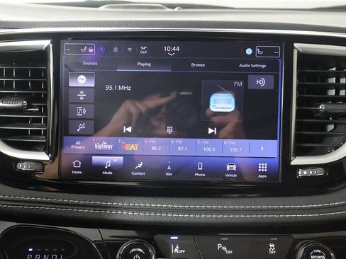 Used 2024 Chrysler Pacifica Limited FWD image 45