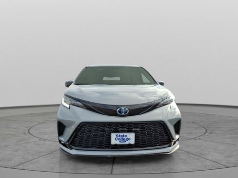 Used 2025 Toyota Sienna XSE image 2