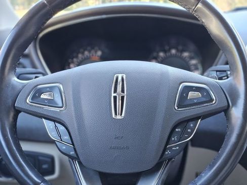 Used 2019 Lincoln MKC Select w/ Select Plus Package image 16