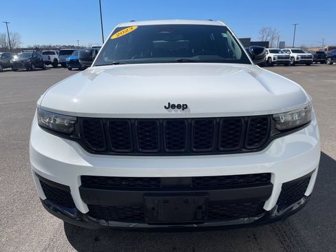Used 2023 Jeep Grand Cherokee L Laredo image 2
