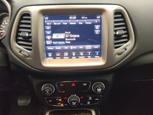 Used 2018 Jeep Compass Latitude w/ Popular Equipment Group AWD/4WD image 25
