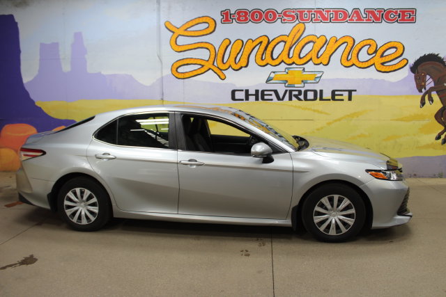 Used 2018 Toyota Camry LE FWD image 1