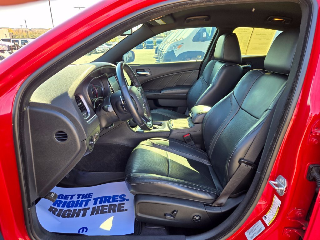 Used 2016 Dodge Charger R/T w/ Plus Group RWD image 17