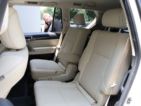 Used 2023 Lexus GX 460 Premium AWD/4WD image 36