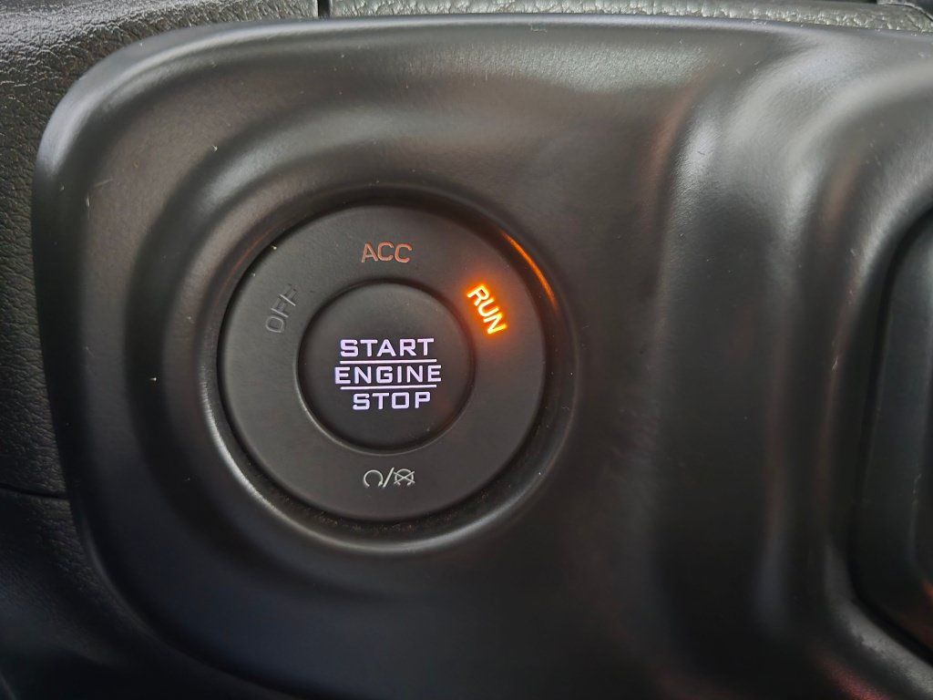 Used 2023 Jeep Wrangler Unlimited Sahara AWD/4WD image 28