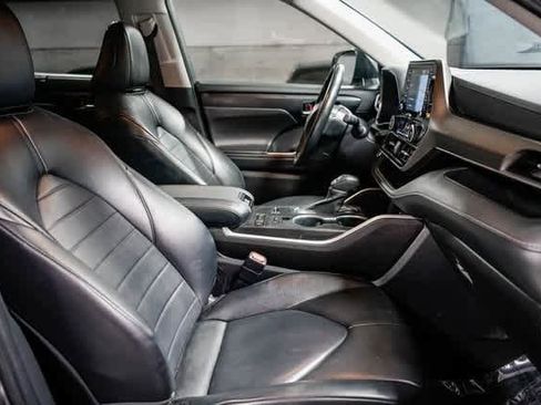 Certified 2022 Toyota Highlander XLE image 18