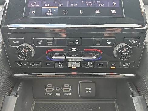 New 2025 Jeep Grand Cherokee L Altitude image 40