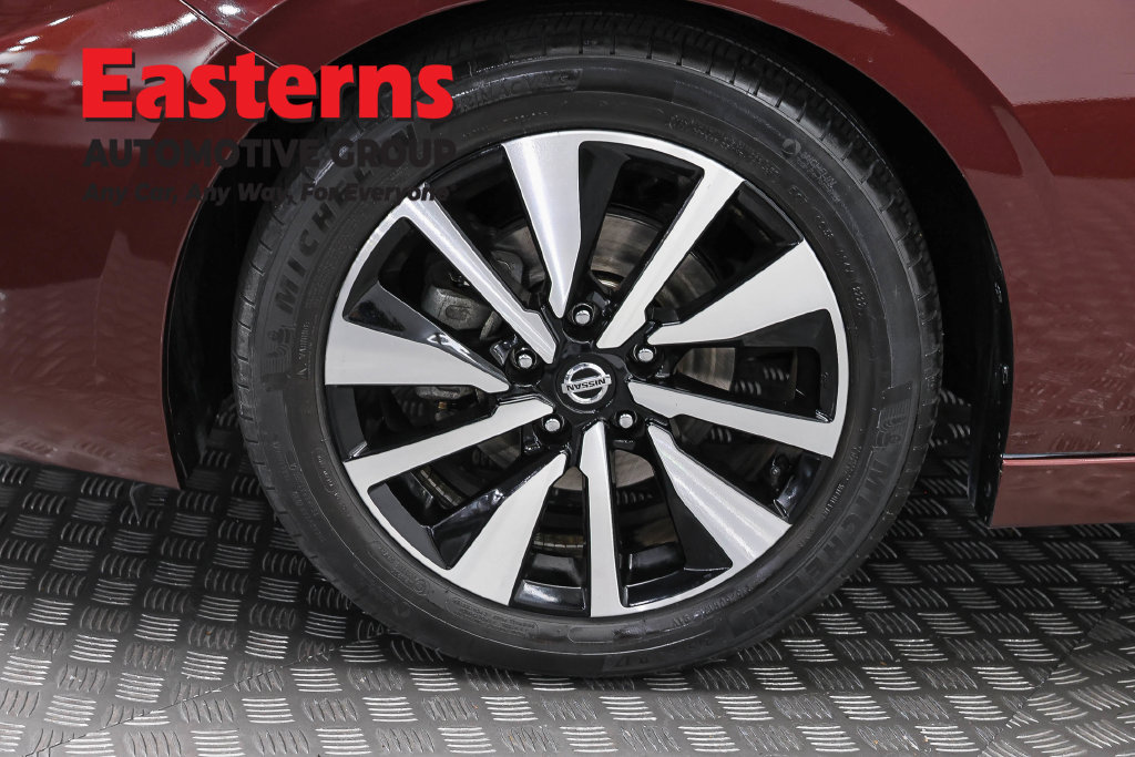 Used 2023 Nissan Sentra SV w/ SV Premium Package FWD image 34