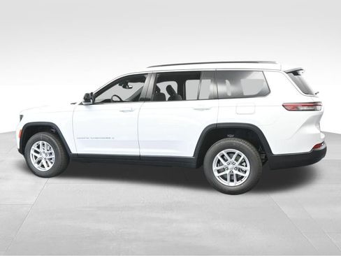 Used 2024 Jeep Grand Cherokee L Laredo w/ Luxury Tech Group I image 3