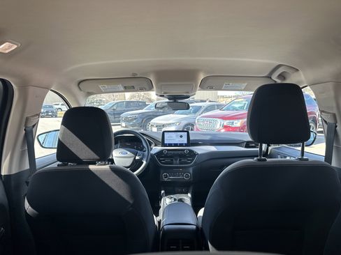 Used 2020 Ford Escape SE image 12