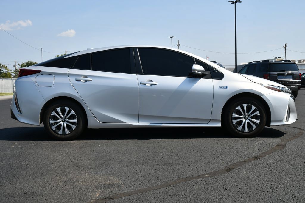 Used 2021 Toyota Prius Prime XLE FWD image 8