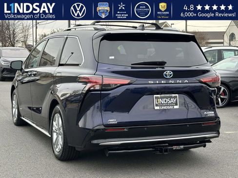 Used 2021 Toyota Sienna Platinum image 4