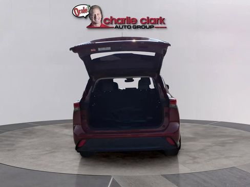 Used 2021 Toyota Highlander XLE FWD image 20