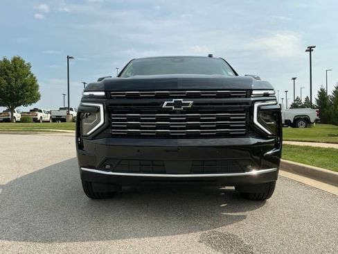 Used 2025 Chevrolet Tahoe High Country AWD/4WD image 8