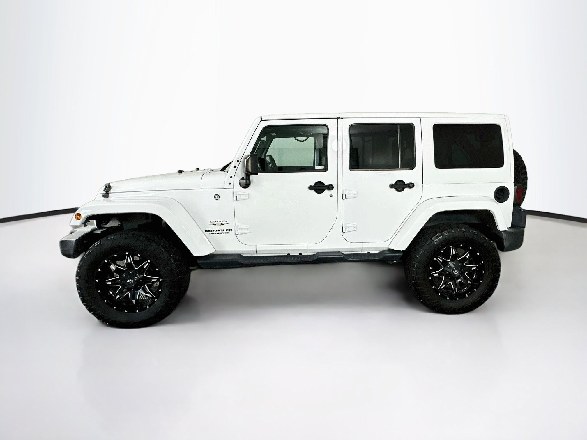 Used 2017 Jeep Wrangler Unlimited Sahara w/ Connectivity Group AWD/4WD image 4