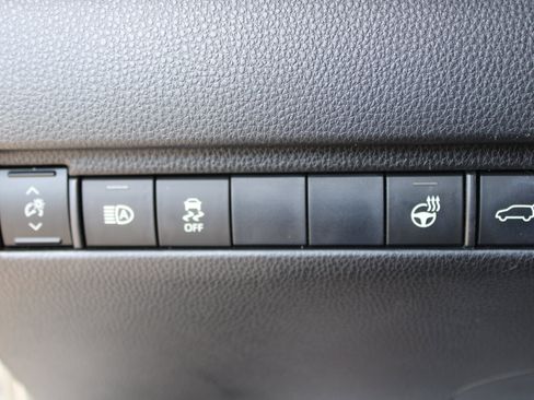 Used 2021 Toyota Venza XLE w/ Softex Package image 20