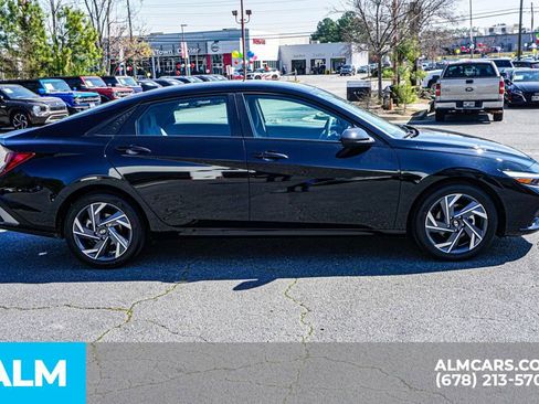 Used 2025 Hyundai Elantra Sport image 9