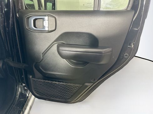 Used 2021 Jeep Gladiator Willys image 27