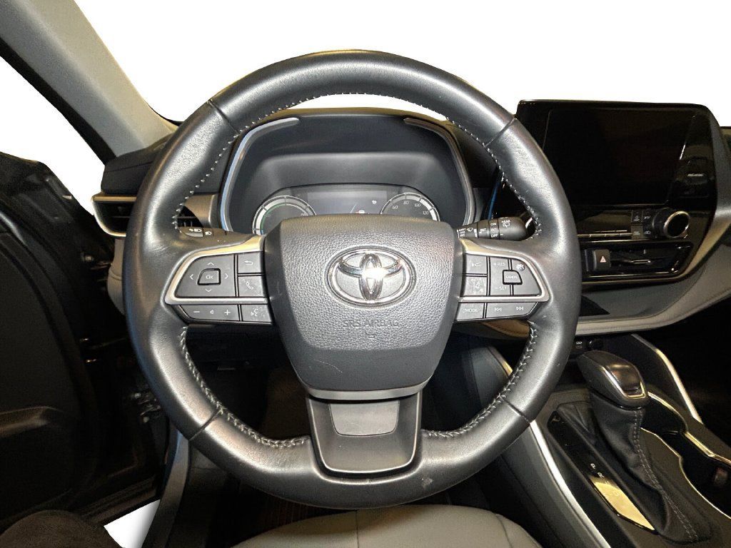 Used 2026 Toyota Highlander XLE AWD/4WD image 12