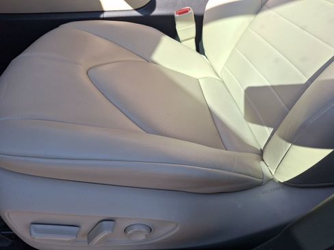 Used 2024 Toyota Highlander LE image 16