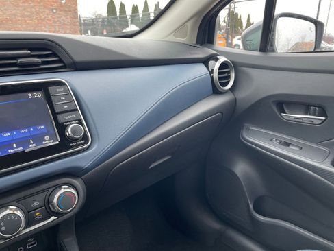 Used 2025 Nissan Versa SV image 34