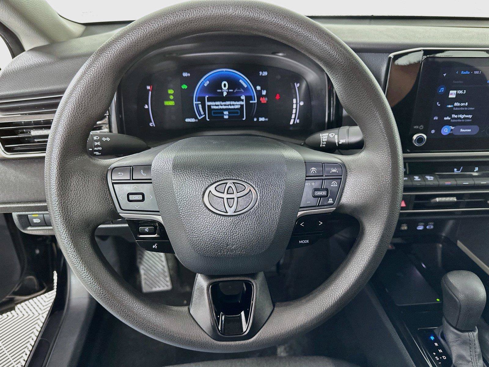 Used 2025 Toyota Camry LE FWD image 17