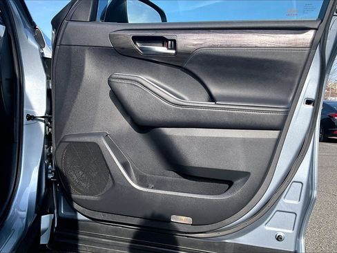 Used 2020 Toyota Highlander Limited image 23