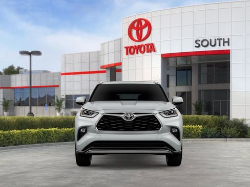 New 2026 Toyota Highlander Platinum image 17