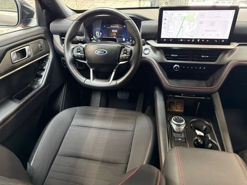 Used 2025 Ford Explorer ST-Line w/ ST-Line Street Pack AWD/4WD image 17