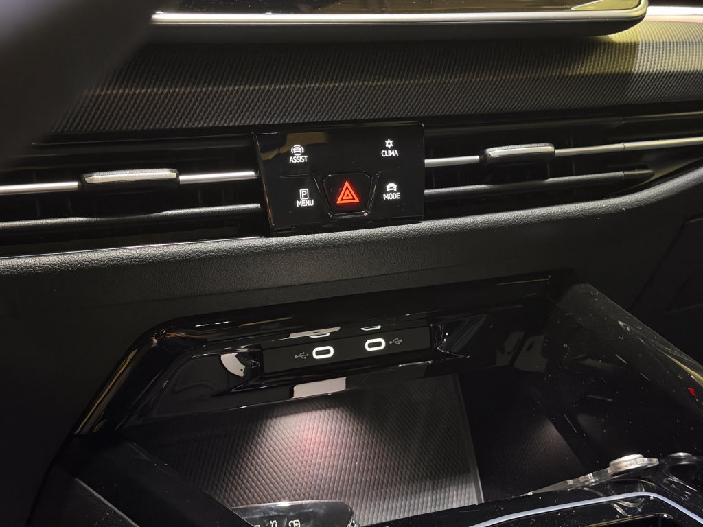 New 2026 Volkswagen GTI SE FWD image 18