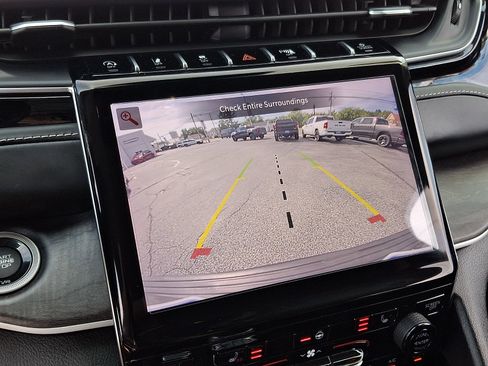 Certified 2022 Jeep Grand Cherokee L Limited AWD/4WD image 20