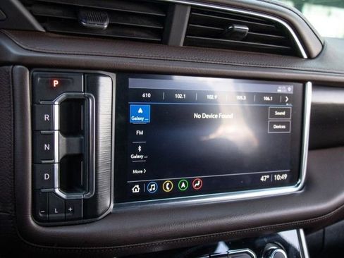 Used 2021 GMC Yukon Denali w/ Denali Premium Package image 16