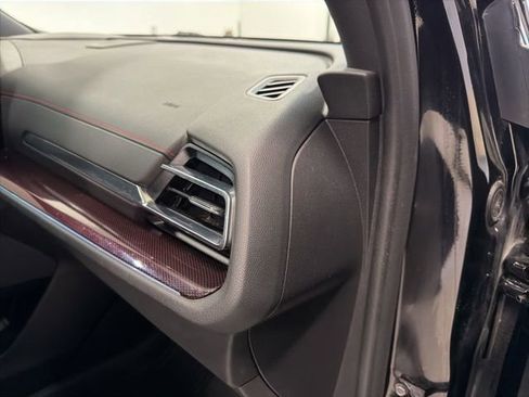 Used 2024 Chevrolet Traverse RS image 38