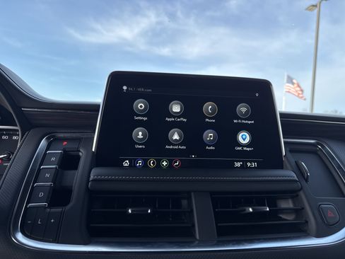 Used 2021 GMC Yukon SLT w/ SLT Premium Package image 24