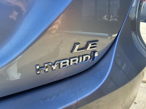 Used 2020 Toyota Camry LE image 10